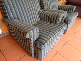 Two single seater couches R500