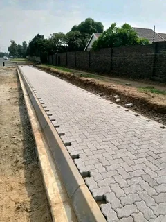 CHEAPEST CEMENT BONS PAVING INSTALLATIONS , NO UPFRONT DEPOSITS YOU PAY WHEN THE JOB IS DONE .