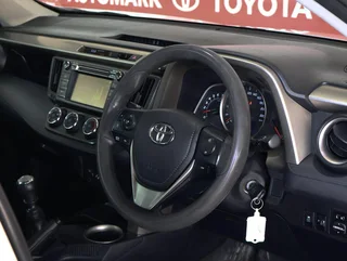 Toyota RAV4 2.0 GX 4x2, White with 116000km, for sale!