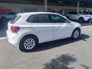 Volkswagen Polo 1.0 Comfortline, White with 72000km, for sale!