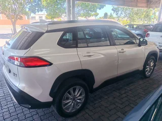 White Toyota Corolla Cross MY21 1.8 Xs CVT Hybrid with 18000km available now!