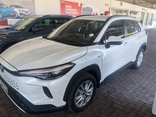 White Toyota Corolla Cross MY21 1.8 Xs CVT Hybrid with 18000km available now!