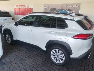 White Toyota Corolla Cross MY21 1.8 Xs CVT Hybrid with 18000km available now!
