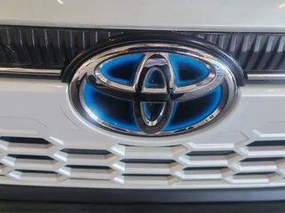 White Toyota Corolla Cross MY21 1.8 Xs CVT Hybrid with 18000km available now!