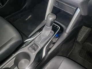 White Toyota Corolla Cross MY21 1.8 Xs CVT Hybrid with 18000km available now!