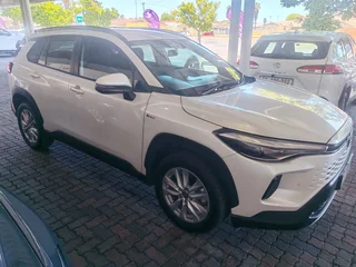 White Toyota Corolla Cross MY21 1.8 Xs CVT Hybrid with 18000km available now!