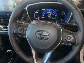 White Toyota Corolla Cross MY21 1.8 Xs CVT Hybrid with 18000km available now!