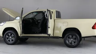 Toyota Hilux 2.4 GD-6 X/Cab RB SRX, Tan with 113000km, for sale!