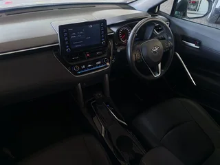 Toyota Corolla Cross MY21 1.8 Xs CVT, White with 41000km, for sale!