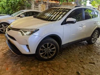 Toyota RAV4 2.2 D VX 4x4 AT, White with 130000km, for sale!