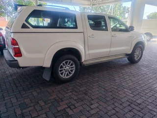 White Toyota Hilux 3.0 D-4D D/Cab R/B Raider AT with 269800km available now!