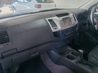 White Toyota Hilux 3.0 D-4D D/Cab R/B Raider AT with 269800km available now!