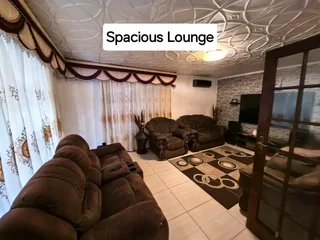 4 Bedroom 3 Bathroom Townhouse for sale in Avoca