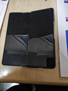 Samsung Z Fold 4 (Inner Screen not working and hinge is not straight)