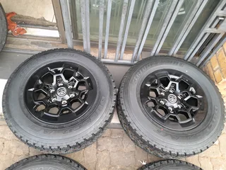 17 inch Toyota Hilux/Fortuner rims with tires