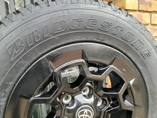 17 inch Toyota Hilux/Fortuner rims with tires