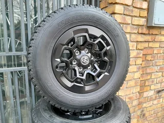 17 inch Toyota Hilux/Fortuner rims with tires