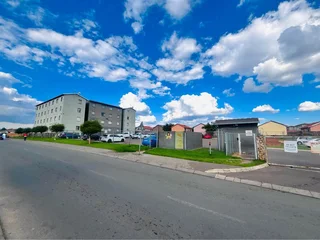 2 Bedroom Apartment / Flat for sale in Fleurhof , Roodepoort