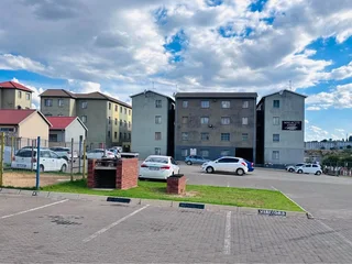 2 Bedroom Apartment / Flat for sale in Fleurhof , Roodepoort