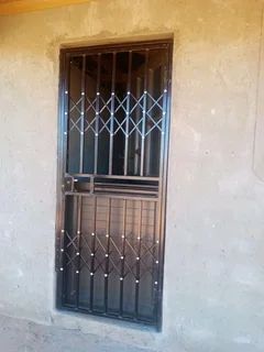 We do steel structure, carport, install garage door, install gates motor, pallised, driver way gates