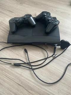 PlayStation 3 500GB (includes 2 controllers and 5 games)