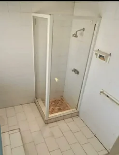 Glass cubic shower doors
