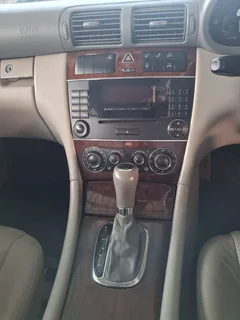 2005 Mercedes-Benz 200 Series Sedan