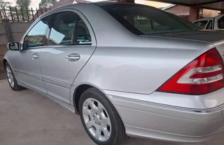 2005 Mercedes-Benz 200 Series Sedan