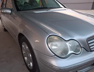 2005 Mercedes-Benz 200 Series Sedan