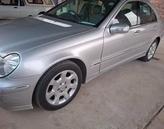 2005 Mercedes-Benz 200 Series Sedan
