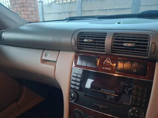 2005 Mercedes-Benz 200 Series Sedan