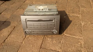 OEM Audio unit ( CD unit with button controls) for a Hyundai i20 2012 model for sale