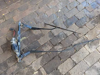 A complete car windscreen (windshield) wiper system for hyundai i20 2012 model