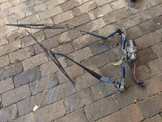 A complete car windscreen (windshield) wiper system for hyundai i20 2012 model