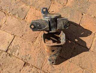 Engine mount for a Hyundai i20 vehicle 2012 model available for sale.