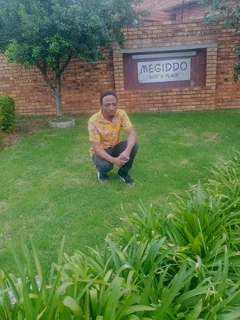 Na Experienced    Malawian  Gardener  Age  (32  ) Is Looking For A Job.