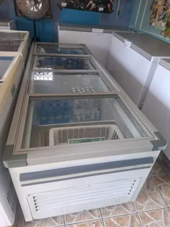 2.5 m island freezer