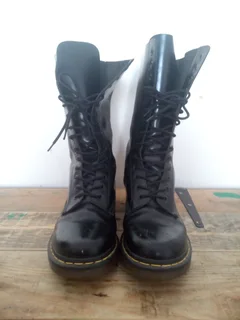 (Used) Doc Martens Boots - UK 8/EU 42