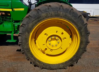 1999 John Deere 2140 2wd Tractor For