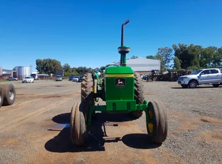 1999 John Deere 2140 2wd Tractor For