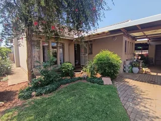 3 bedroom house for sale, 2.5 bath,garage and carport, outside room, lounge, dining area. 0845860562