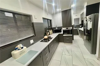 4 bedroom house for sale Vanderbijlpark, 2 bath,kitchen,lounge,dining,pool,double garage. 0845860562