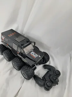 "Conqueror" 8-wheel amphibious remote control (RC) armored vehicle toy.