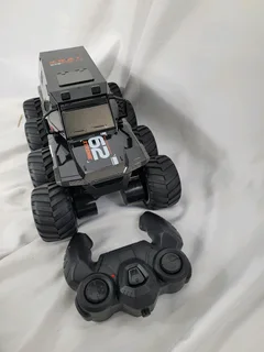 &#34;Conqueror&#34; 8-wheel amphibious remote control (RC) armored vehicle toy.