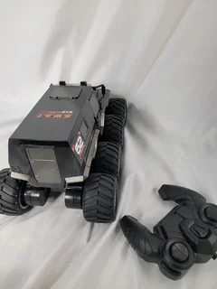 &#34;Conqueror&#34; 8-wheel amphibious remote control (RC) armored vehicle toy.