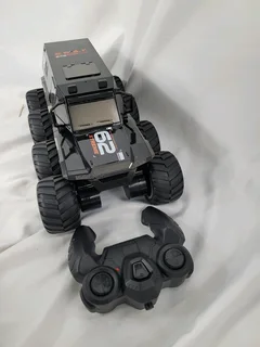 &#34;Conqueror&#34; 8-wheel amphibious remote control (RC) armored vehicle toy.