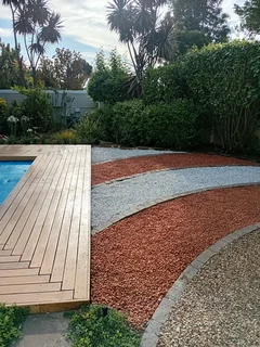 Landscaping designe with stone, am available on Saturday and landscaping