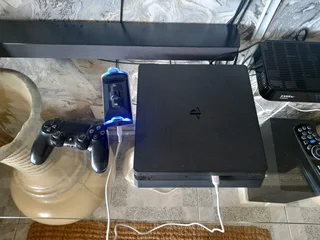Playstation 4 slim