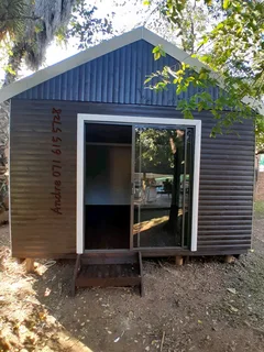 We do Wendy&#39;s houses Logo cabin and Nutec houses