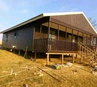 We specialise Wendy&#39;s houses Logo home